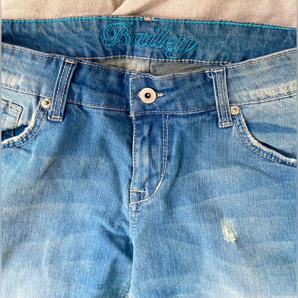 dELiA*s Bailey Capris